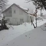 86 Βίλα Razëm